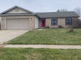 17 Bittersweet Rd, Chatham, IL 62629