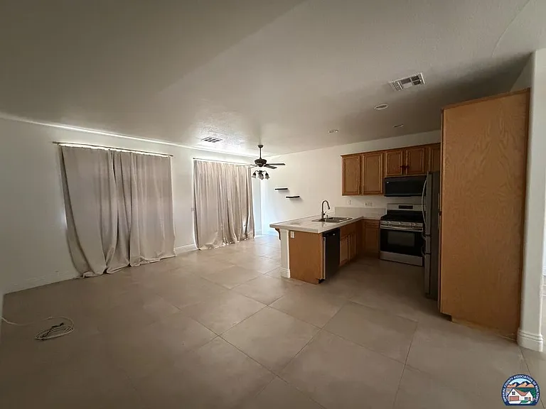 1216 D Patino St — Photo 2