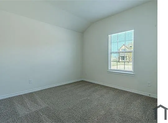 1323 Taggart St — Photo 4