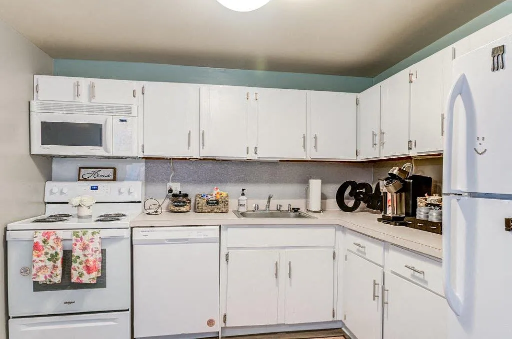 Greentree Village Townhomes — Photo 2