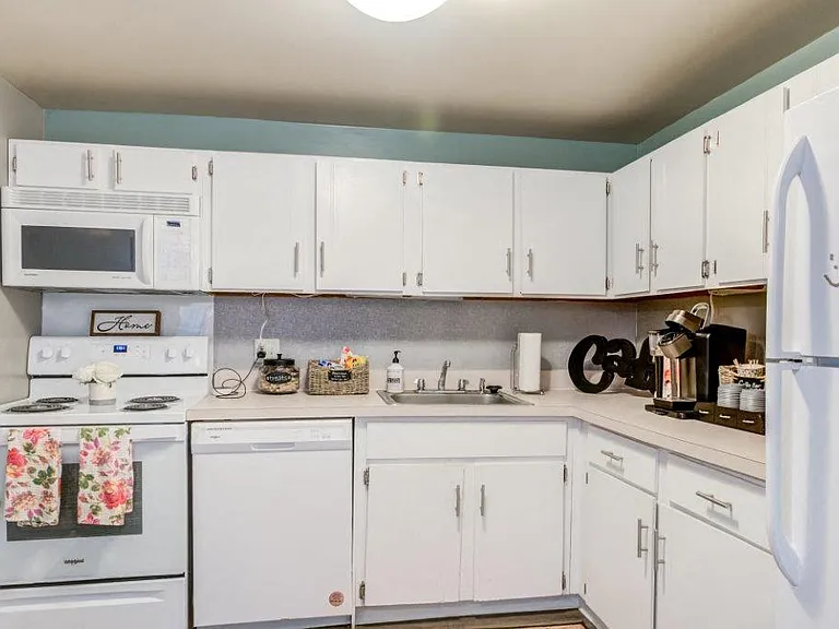 Greentree Village Townhomes — Photo 2