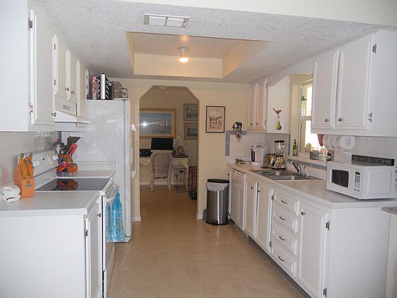 3rd image of 579 Avignon Dr