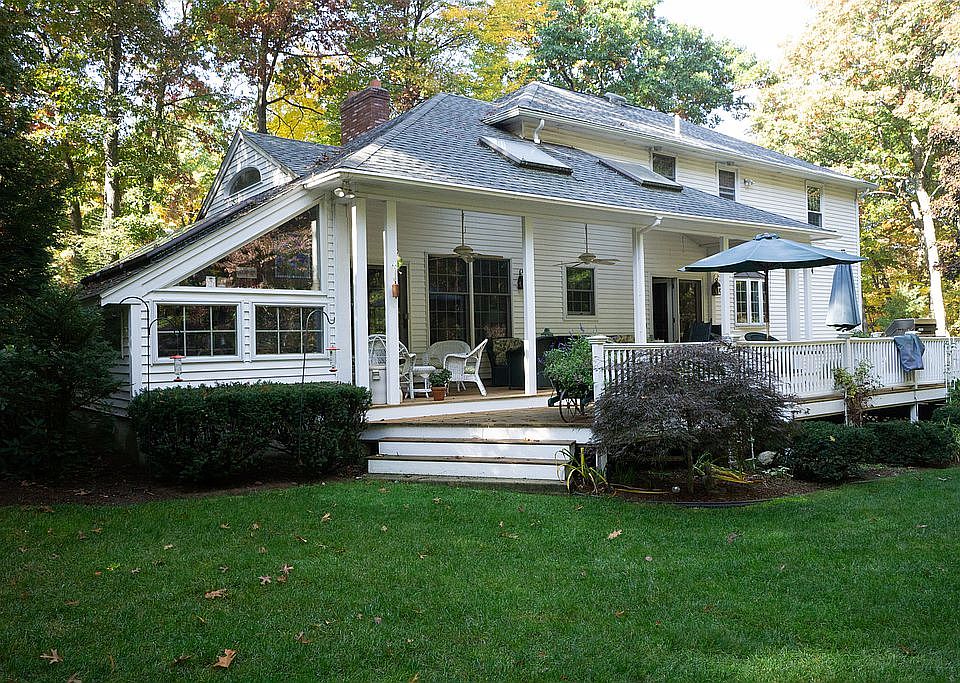 2nd image of 71 Heather Rd