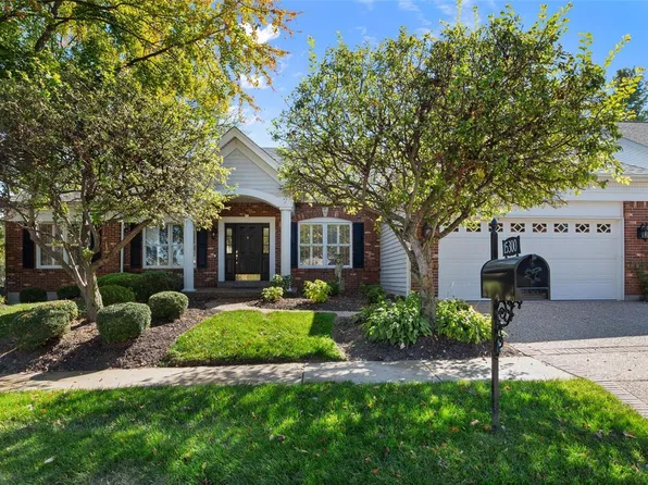 15300 Oaktree Estates Dr, Chesterfield, MO 63017