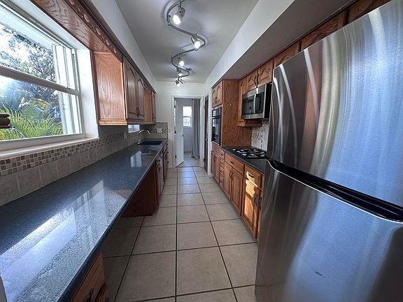 5th image of 14 Ridgewood Cir