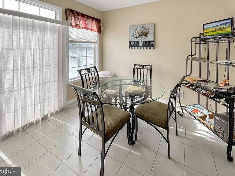 62 Shelley Cir — Photo 9