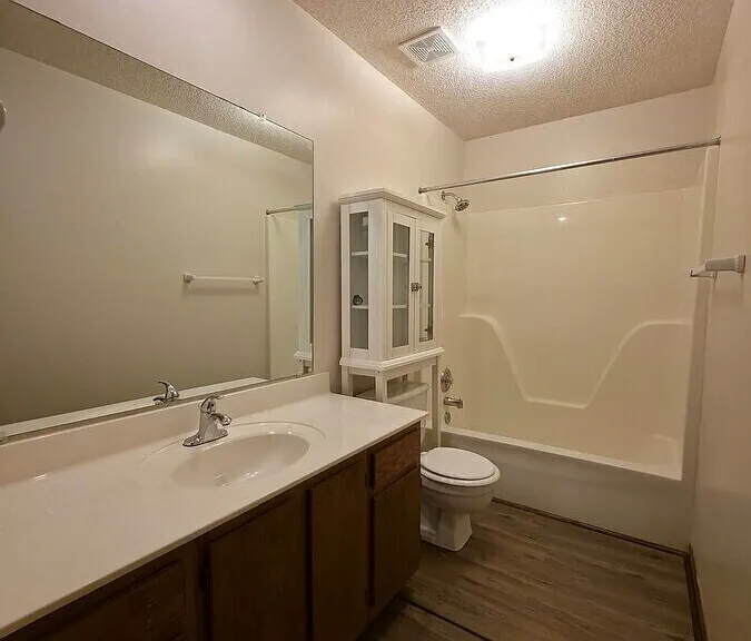 147 N Crest Dr — Photo 10