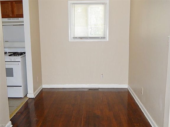 3rd image of 6010 Jefferson Ave APT 18