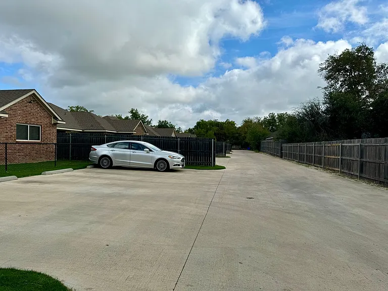 220 Church Ave — Photo 17