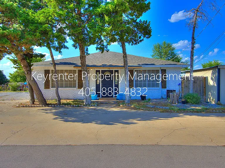 3615 SW 12th St — Photo 2