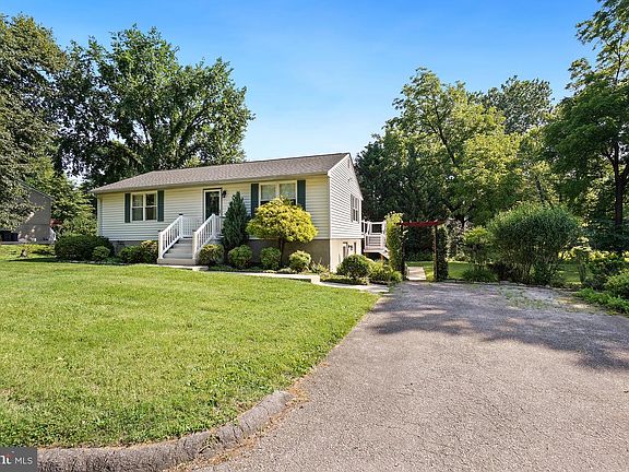 2nd image of 1721 Willis Dr