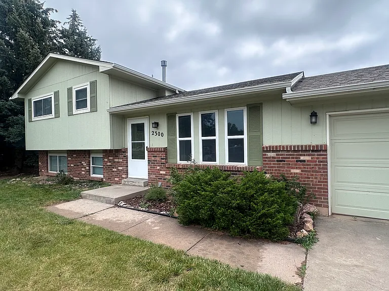2300 Cotswold Ct — Photo 1