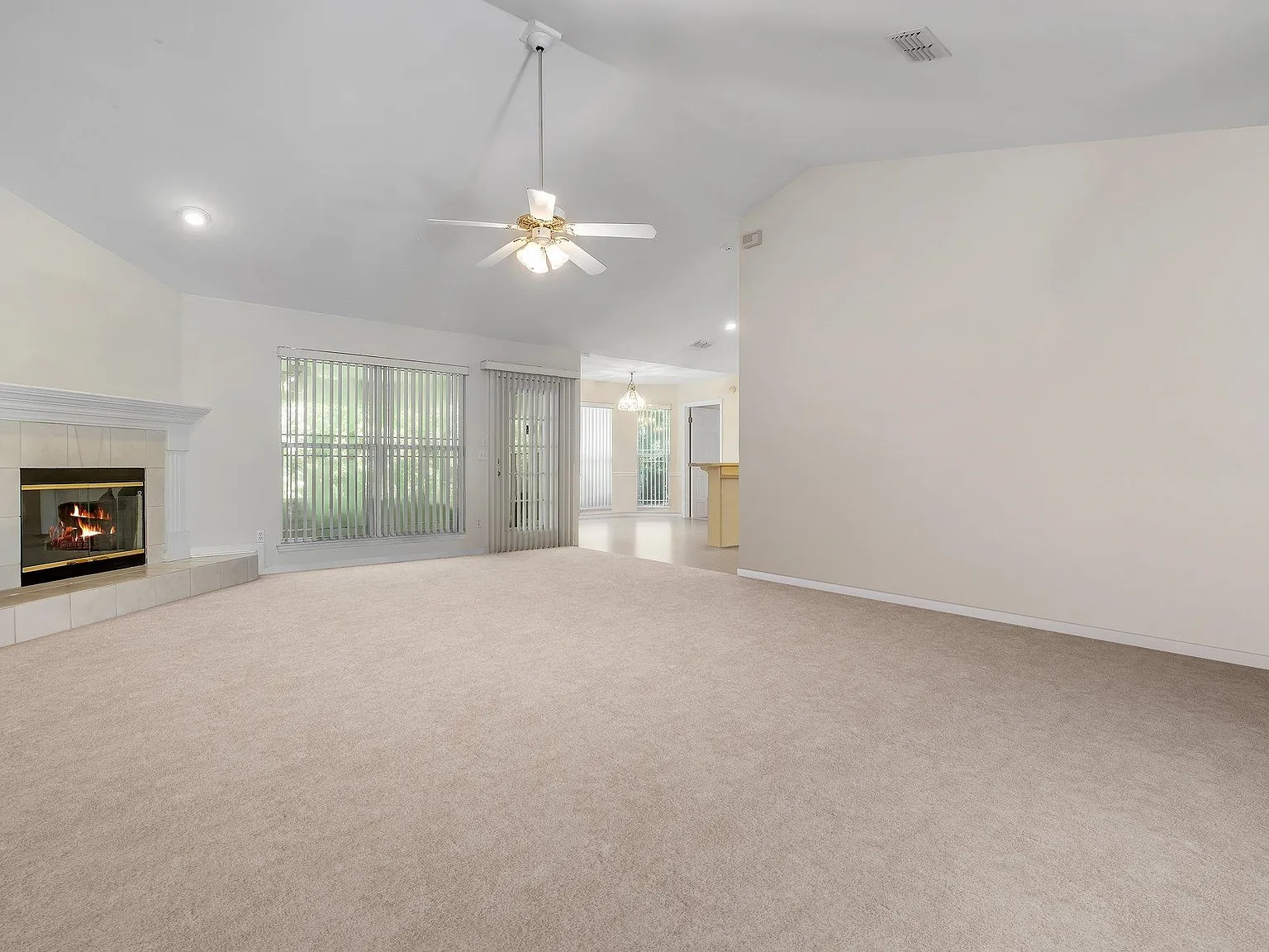 4 bed, 2.0 bath, 1890 sqft, $2,500 — Photo 3