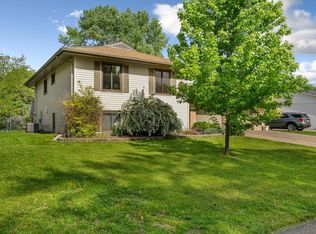 925 Redwell Ln, Apple Valley, MN 55124