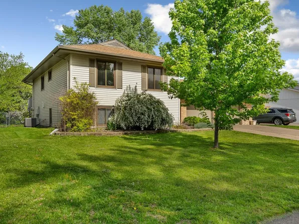 925 Redwell Ln, Apple Valley, MN 55124