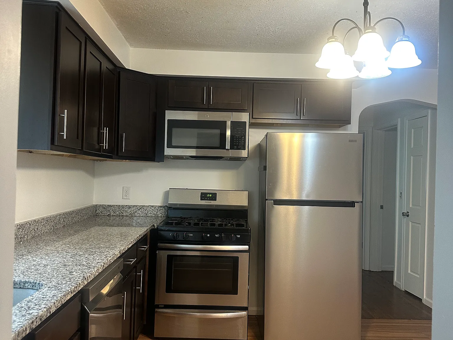 3 bed, 1800 sqft, $2,100 — Photo 4