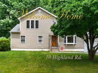 10 Highland Rd, Oak Ridge, NJ 07438