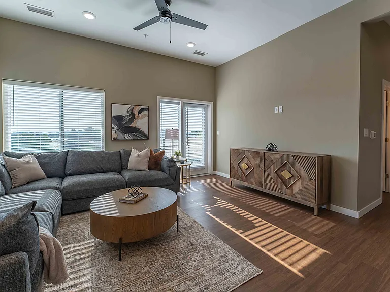 1364 E Battlefield Rd — Photo 149