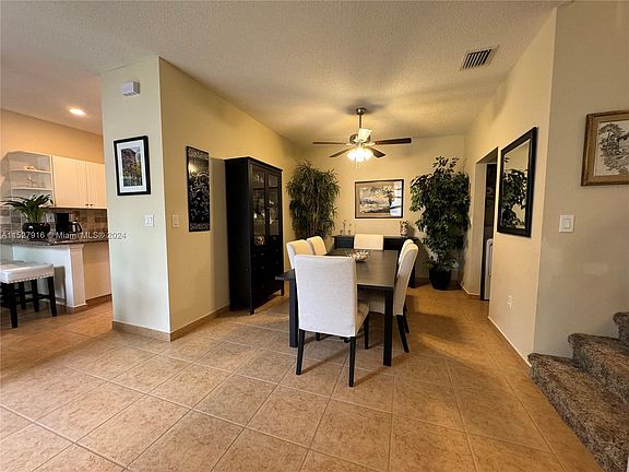 4th image of 934 Doveplum Ct