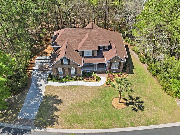 2nd image of 45 Highwood Circle
