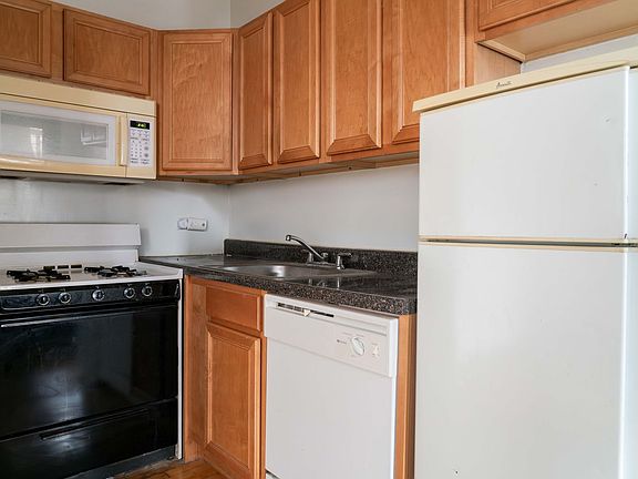 5th image of 1243 W Byron St #3852-1B