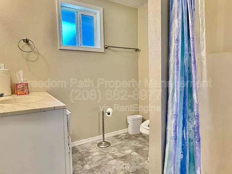 1008 Church St — Photo 12