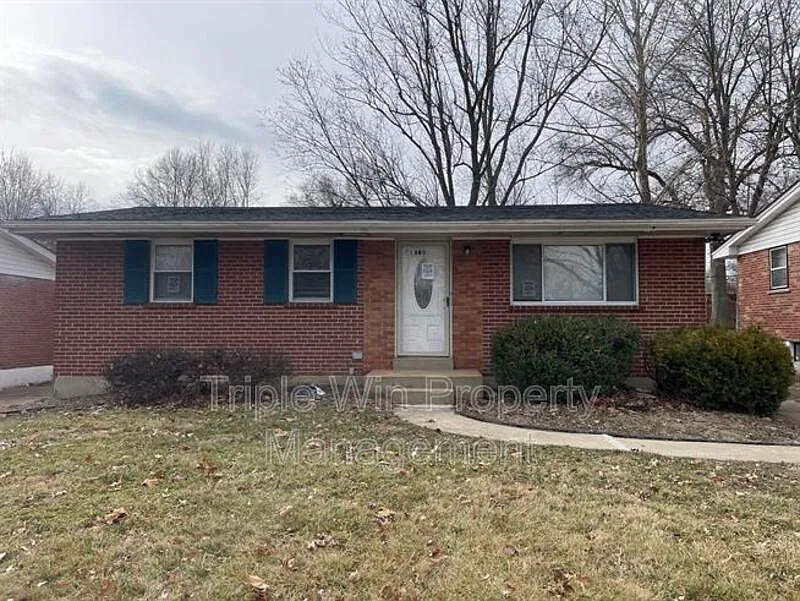 3 bed, 1.0 bath, 925 sqft, $1,475 — Photo 2