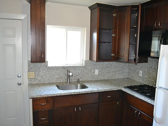 3rd image of 772 E Hedding St