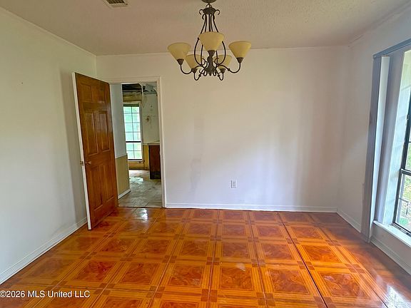 4th image of 102 Dogwood Cir
