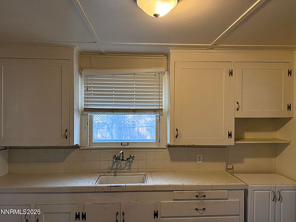 2nd image of 415 Lee St