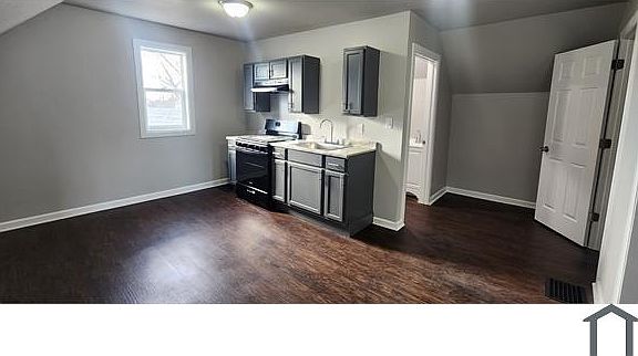 3rd image of 902 Marion Ave #1