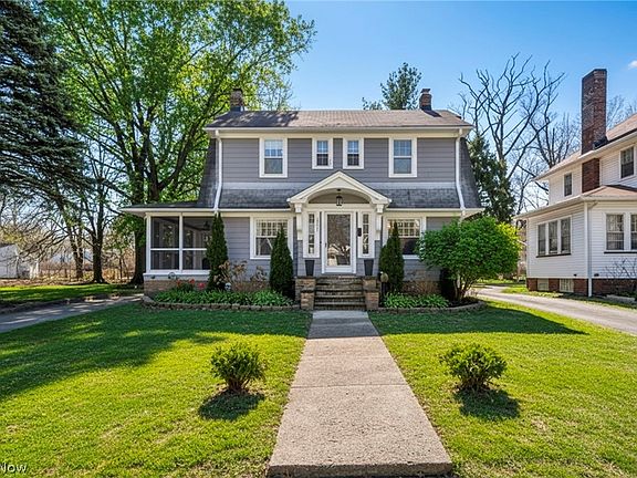 2nd image of 1521 Parkhill Rd