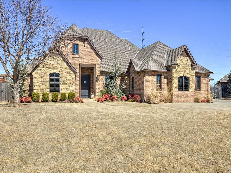 1st image of 2505 SW 135th Cir