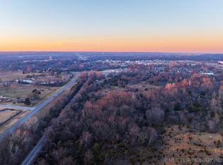 12 E 151st St S, Coweta, OK 74429