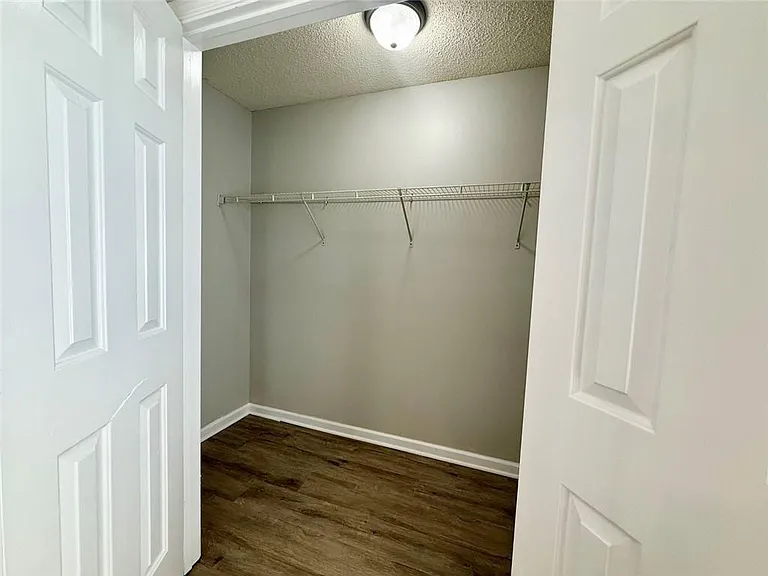 2154 Olmadison Vw — Photo 18