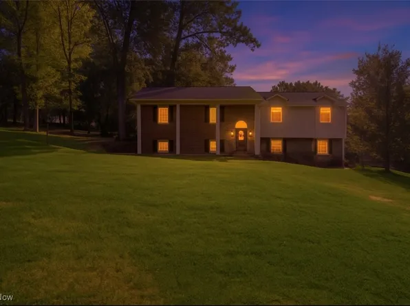 5290 Hampton Ct, Zanesville, OH 43701
