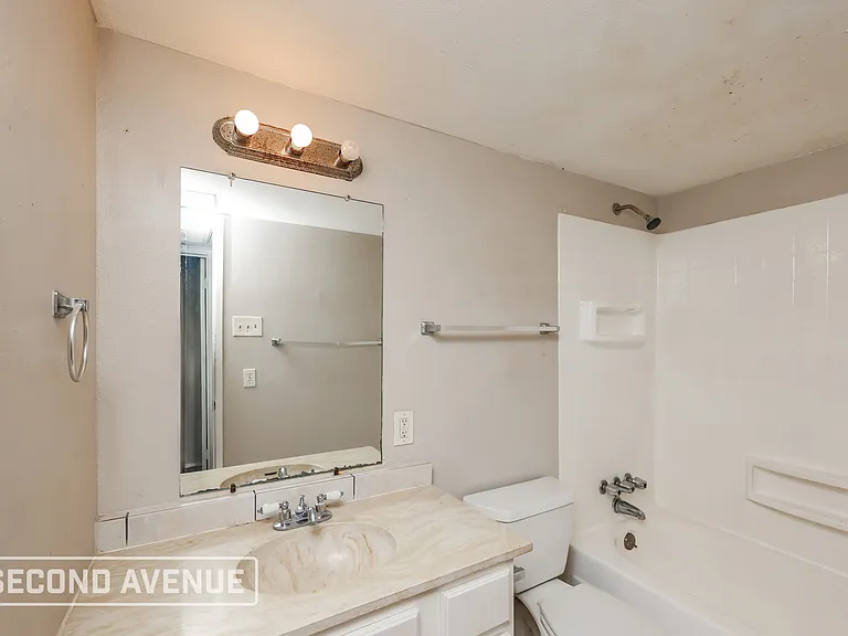 307 Halifax Ct — Photo 13