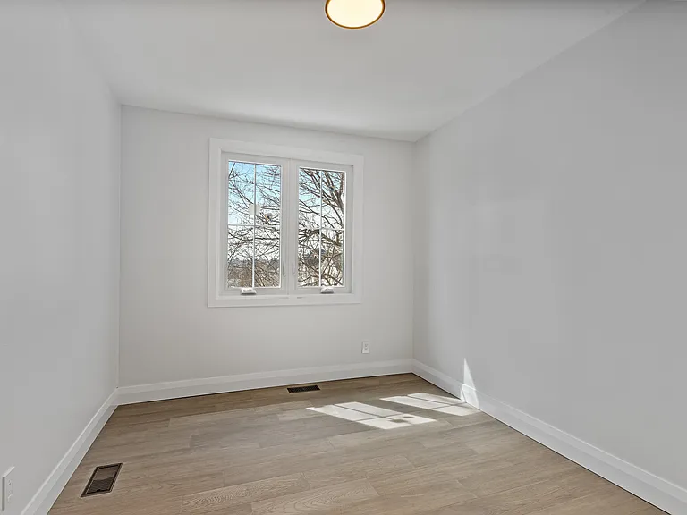 660 Hochelaga St — Photo 19