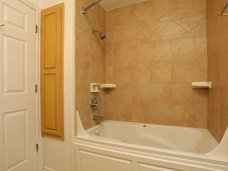 The Chesterfield - Now Offering $500 Off Move-In Costs! — Photo 28