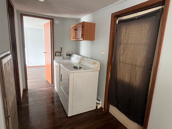 3rd image of 51 Hickory Ln