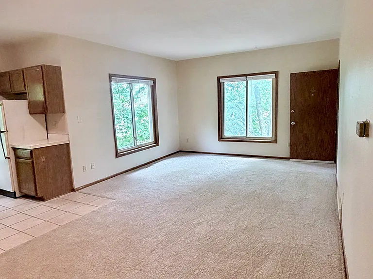 310 E Salem Ave #4 — Photo 2