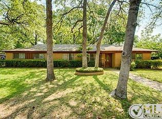 625 Post Oak Dr, Hurst, TX 76053