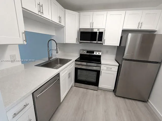 Poinciana 14 Pine Island — Photo 1