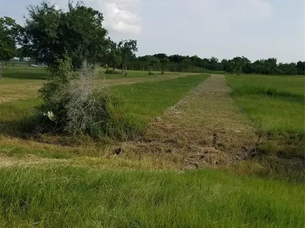 2525 Avenue N, San Leon, TX 77539