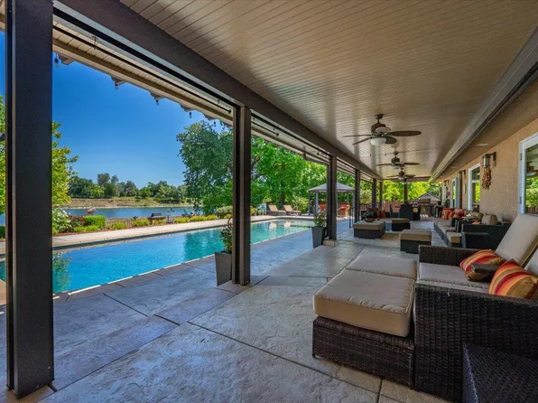 6913 Riverside Dr, Redding, CA 96001