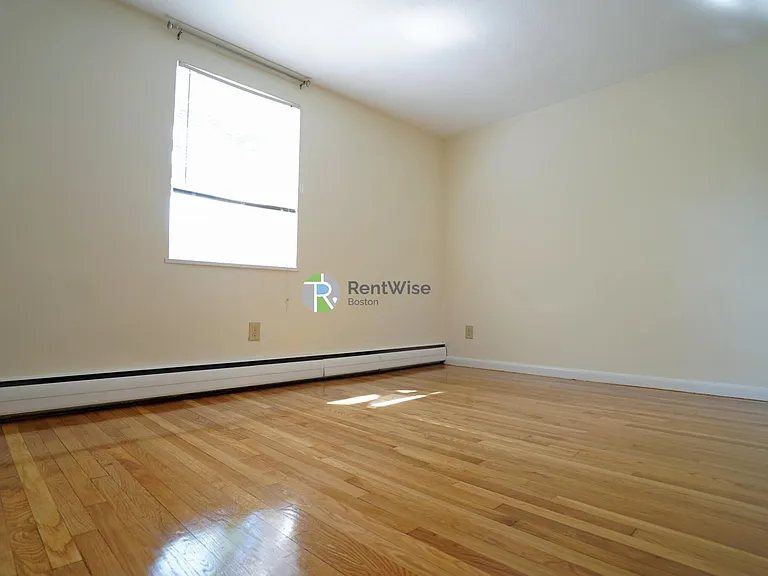 221 Babcock St — Photo 7