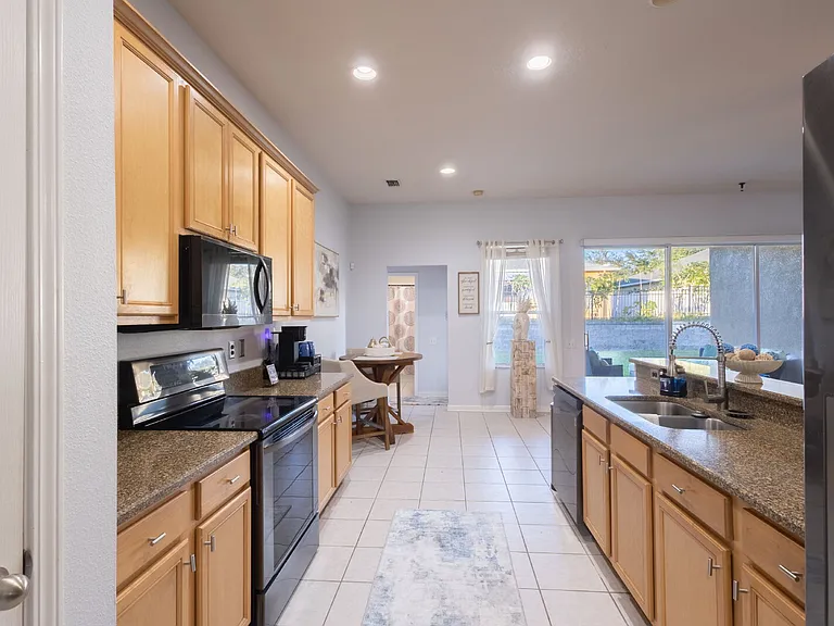 2024 Heartland Cir — Photo 7