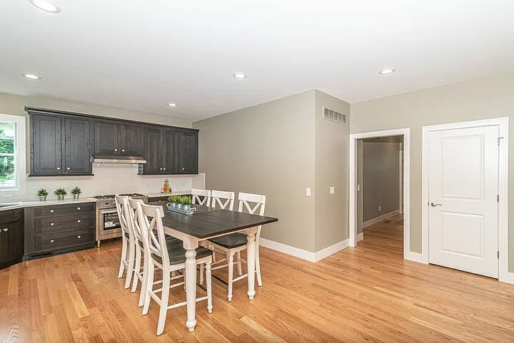 804 Henry St — Photo 9