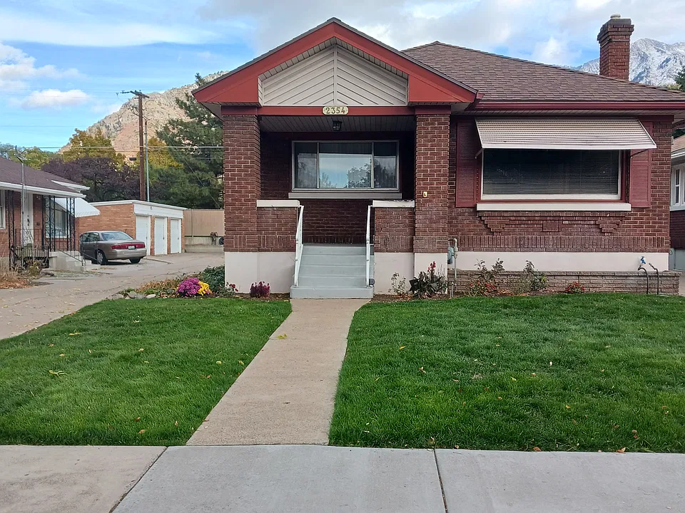 2354 Van Buren Ave