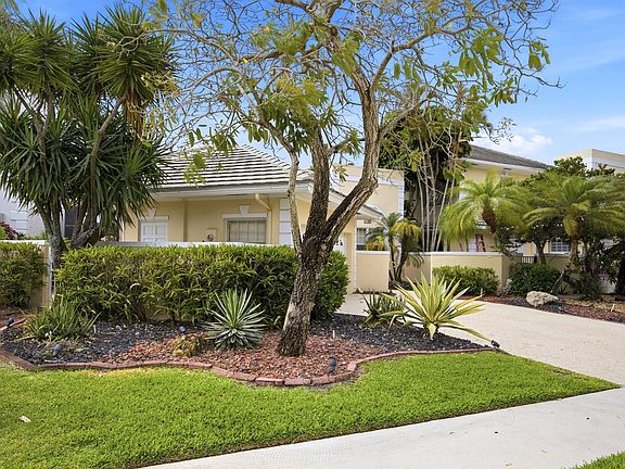 3rd image of 7780 Travelers Tree Drive